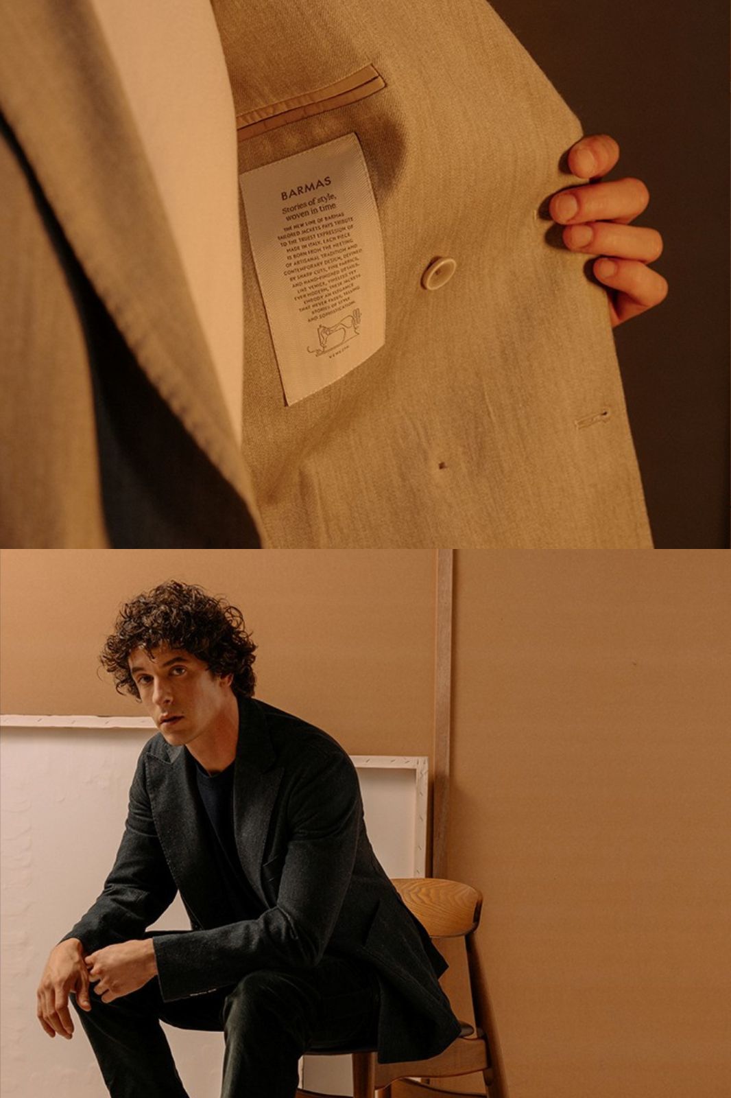 Dettaglio di una giacca beige con etichetta interna visibile tenuta da una mano e uomo con giacca scura seduto su una sedia in ambiente dai toni caldi e soffusi.