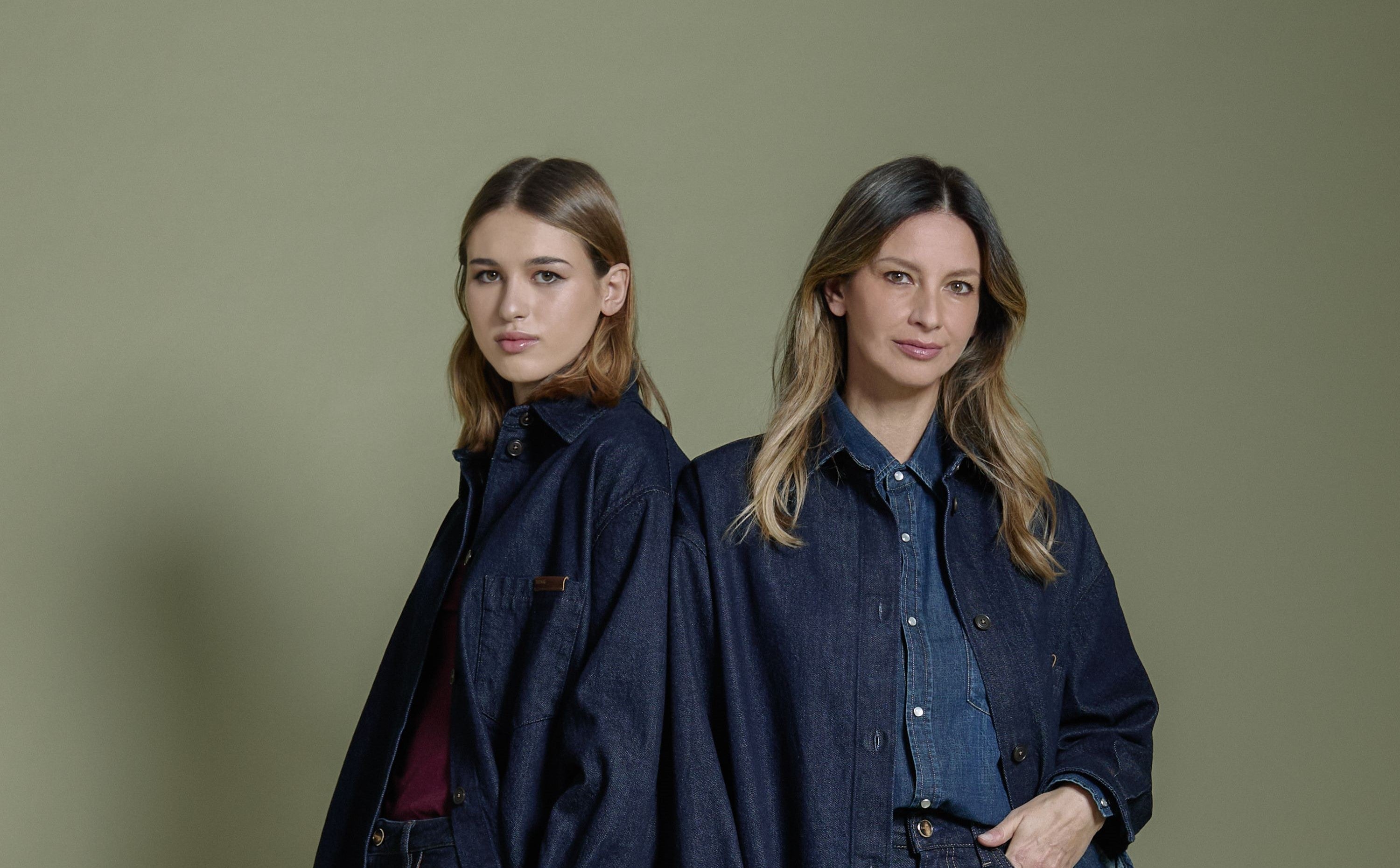 Modelle in posa con abbigliamento Barmas