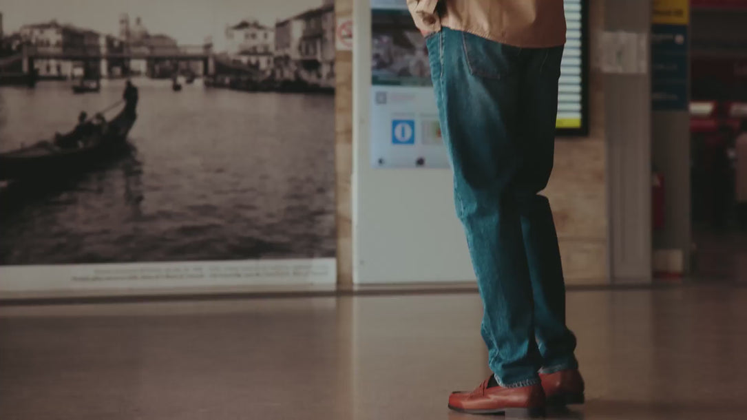 Video emozionale del brand Barmás tra Venezia, denim sartoriale e dettagli artigianali Made in Italy